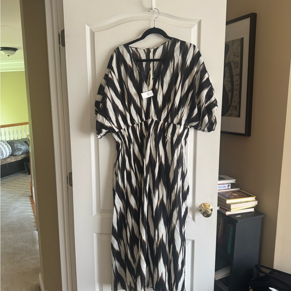 Elegant Black and White Patterned Dress